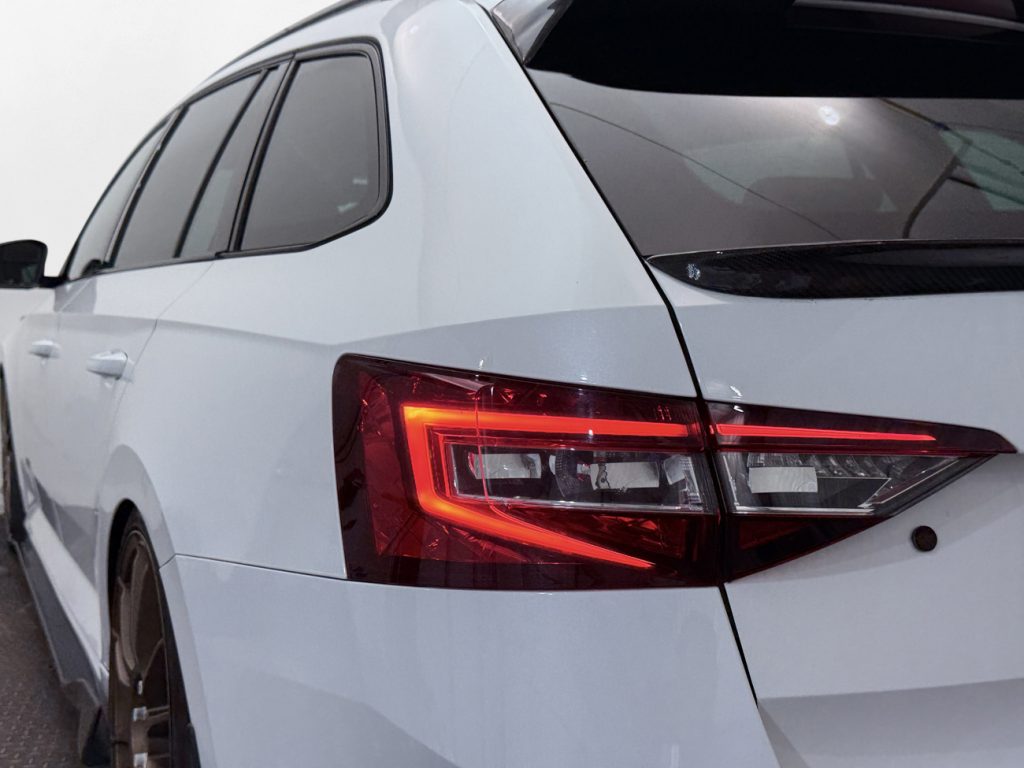 Skoda Superb 2016 - miniatyr 11