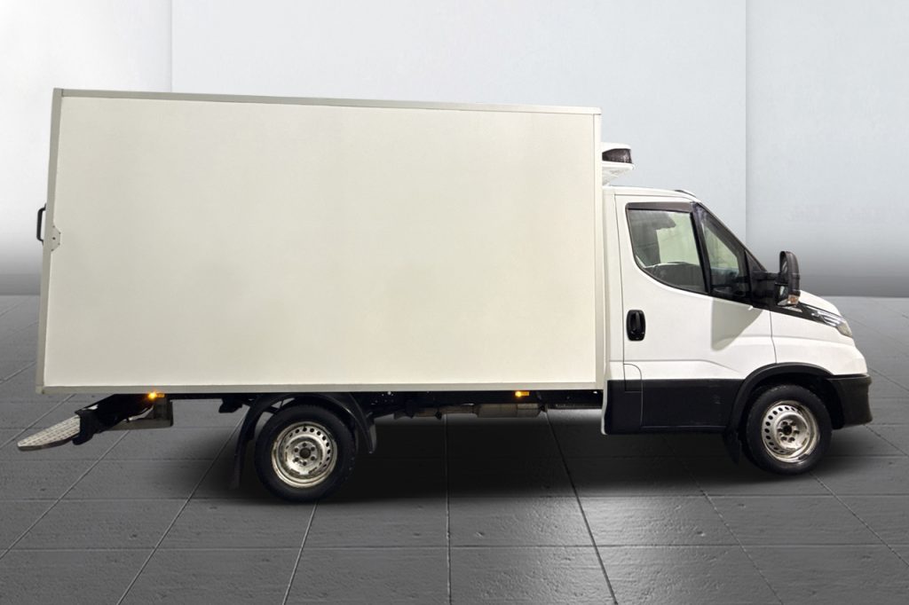 Iveco Daily 35 2021 - miniatyr 5