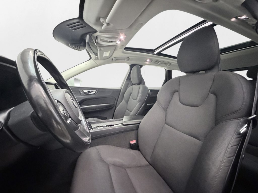 Volvo XC60 2020 - miniatyr 9